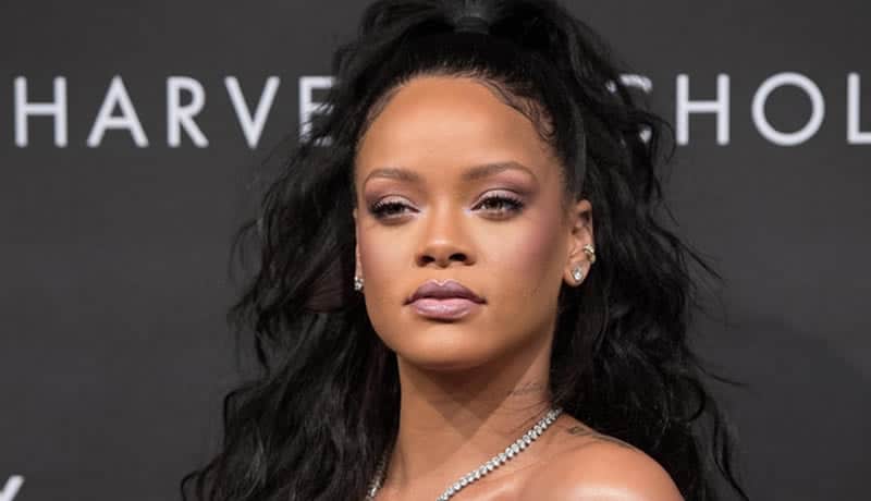 Has Rihanna Had Plastic Surgery? (Before & After Photos 2018)